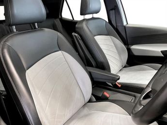 VOLKSWAGEN ID.3 Pro Performance 58kWh Family Hatchback 5dr Electric Auto (204 ps