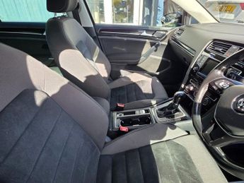 VOLKSWAGEN GOLF 2.0 TDI BlueMotion Tech GT Hatchback 5dr Diesel DSG Euro 5 (s/s)