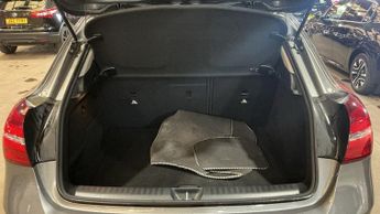 MERCEDES-BENZ GLA 1.6 GLA180 Urban Edition SUV 5dr Petrol 7G-DCT Euro 6 (s/s) (122