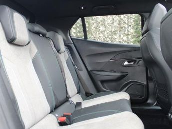 PEUGEOT E-2008 50kWh GT Premium SUV 5dr Electric Auto (136 ps)