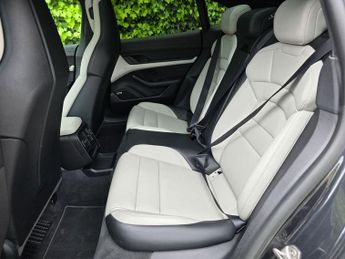 PORSCHE TAYCAN Performance 93.4kWh Sport Turismo 5dr Electric Auto RWD (22kW Ch