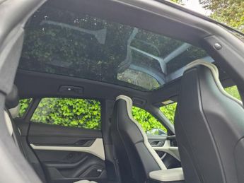 PORSCHE TAYCAN Performance 93.4kWh Sport Turismo 5dr Electric Auto RWD (22kW Ch