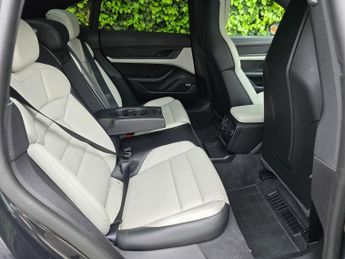 PORSCHE TAYCAN Performance 93.4kWh Sport Turismo 5dr Electric Auto RWD (22kW Ch