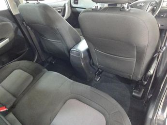KIA CEED 1.6 CRDi 2 Hatchback 5dr Diesel Auto Euro 5 (126 bhp)
