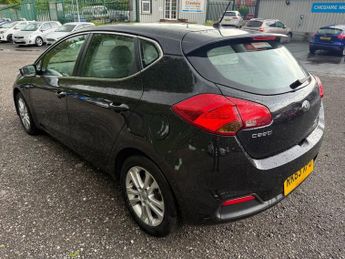 KIA CEED 1.6 CRDi 2 Hatchback 5dr Diesel Auto Euro 5 (126 bhp)