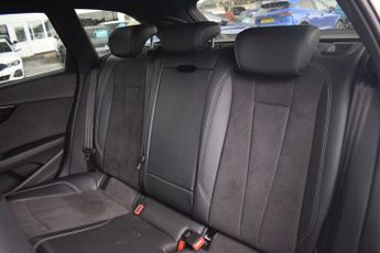 AUDI A4 AVANT 2.0 TDI 40 Black Edition Estate 5dr Diesel S Tronic quattro Euro