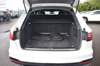 AUDI A4 AVANT 2.0 TDI 40 Black Edition Estate 5dr Diesel S Tronic quattro Euro