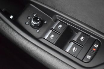 AUDI A4 AVANT 2.0 TDI 40 Black Edition Estate 5dr Diesel S Tronic quattro Euro