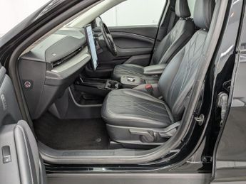 FORD MUSTANG MACH-E Standard Range 70kWh SUV 5dr Electric Automatic (269 ps)
