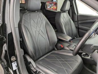 FORD MUSTANG MACH-E Standard Range 70kWh SUV 5dr Electric Automatic (269 ps)