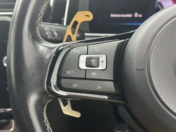 VOLKSWAGEN GOLF 2.0 TSI R Hatchback 5dr Petrol DSG 4Motion Euro 6 (s/s) (300 ps)