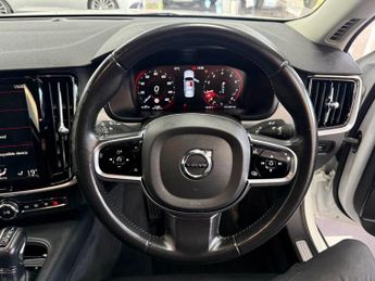 VOLVO S90 2.0 T4 Momentum Plus Saloon 4dr Petrol Auto Euro 6 (s/s) (190 ps