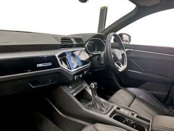 AUDI Q3 1.5 TFSI CoD 35 Black Edition SUV 5dr Petrol S Tronic Euro 6 (s/