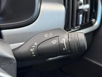VOLVO S90 2.0 D4 Momentum Saloon 4dr Diesel Auto Euro 6 (s/s) (190 ps)