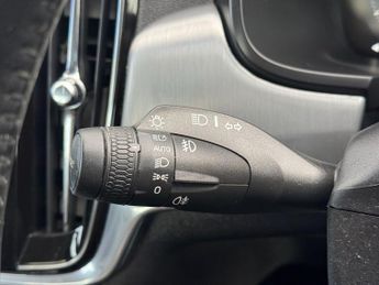 VOLVO S90 2.0 D4 Momentum Saloon 4dr Diesel Auto Euro 6 (s/s) (190 ps)
