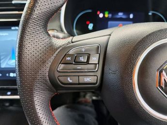 MG MG ZS 72.6kWh Trophy Connect Long Range SUV 5dr Electric Auto (156 ps)