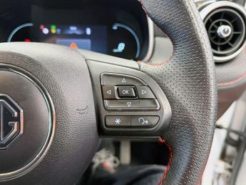 MG MG ZS 72.6kWh Trophy Connect Long Range SUV 5dr Electric Auto (156 ps)