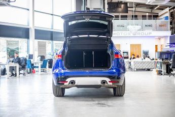 JAGUAR F-PACE 3.0 D300 V6 First Edition SUV 5dr Diesel Auto AWD Euro 6 (s/s) (