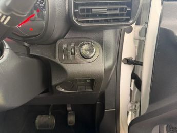 VAUXHALL COMBO 1.5 Turbo D 2300 Edition Panel Van 4dr Diesel Auto L2 H1 Euro 6 