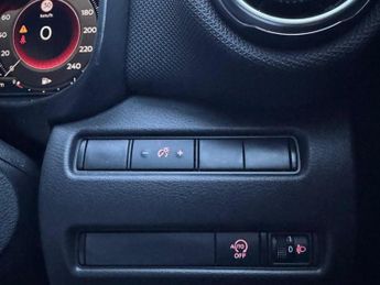 NISSAN JUKE 1.0 DIG-T N-Connecta SUV 5dr Petrol DCT Auto Euro 6 (s/s) (114 p