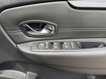 RENAULT GRAND SCENIC 1.5 dCi Dynamique TomTom MPV 5dr Diesel EDC Euro 5 (110 ps)