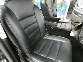 VAUXHALL Vivaro Life Electric 50kWh Elite MPV 5dr Electric Auto LWB (8 Seat, 7.4kW Charger) (1