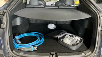 TESLA MODEL Y (Dual Motor) Long Range SUV 5dr Electric Auto 4WDE (384 bhp)