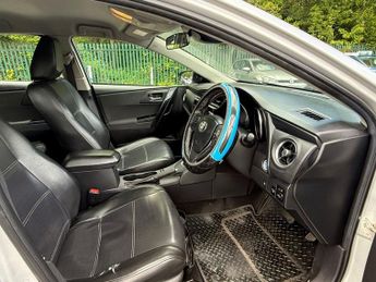 TOYOTA AURIS 1.8 VVT-h Icon Touring Sports 5dr Petrol Hybrid CVT Euro 6 (s/s)