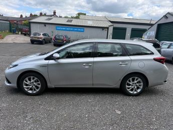 TOYOTA AURIS 1.8 VVT-h Icon Touring Sports 5dr Petrol Hybrid CVT Euro 6 (s/s)