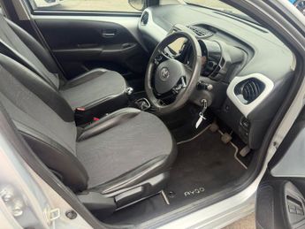TOYOTA AYGO 1.0 VVT-i x-pression Hatchback 5dr Petrol Manual Euro 5 Euro 5 (