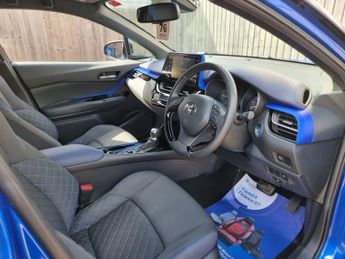 TOYOTA C-HR 2.0 VVT-h Dynamic SUV 5dr Petrol Hybrid CVT Euro 6 (s/s) (184 ps
