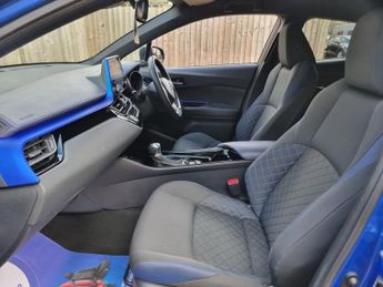 TOYOTA C-HR 2.0 VVT-h Dynamic SUV 5dr Petrol Hybrid CVT Euro 6 (s/s) (184 ps