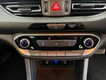 HYUNDAI I30 1.0 T-GDi MHEV SE Connect Hatchback 5dr Petrol Hybrid DCT Euro 6