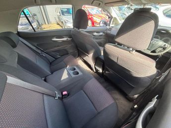TOYOTA AURIS 1.6 V-Matic SR Hatchback 5dr Petrol Manual Euro 5 (132 ps)