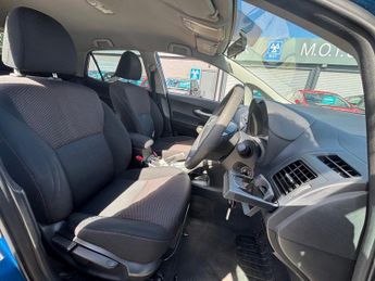 TOYOTA AURIS 1.6 V-Matic SR Hatchback 5dr Petrol Manual Euro 5 (132 ps)