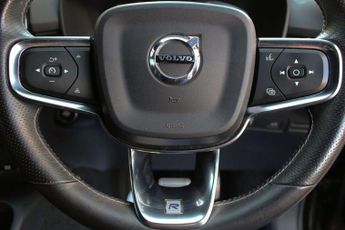 VOLVO XC40 2.0 D3 R-Design SUV 5dr Diesel Auto Euro 6 (s/s) (150 ps)