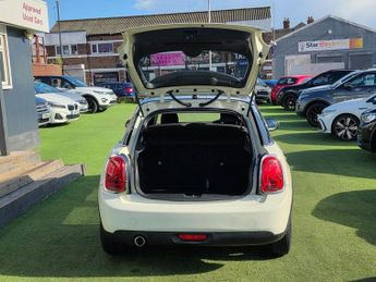 MINI HATCH 1.5 Cooper Hatchback 5dr Petrol AUTOMATIC Euro 6 (s/s) (136 ps)