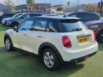 MINI HATCH 1.5 Cooper Hatchback 5dr Petrol AUTOMATIC Euro 6 (s/s) (136 ps)
