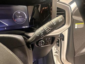 VAUXHALL MOKKA ELECTRIC 50kWh Elite Premium SUV 5dr Electric Auto (136 ps)
