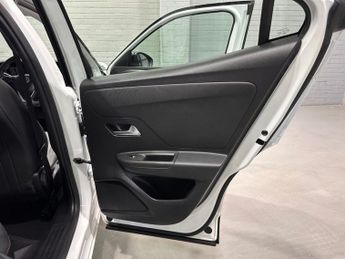 VAUXHALL MOKKA ELECTRIC 50kWh Elite Premium SUV 5dr Electric Auto (136 ps)
