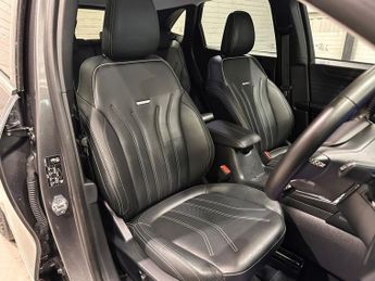 FORD KUGA 2.5 Duratec 14.4kWh Vignale SUV 5dr Petrol Plug-in Hybrid CVT Eu