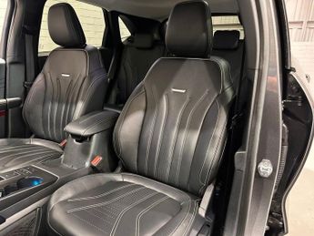 FORD KUGA 2.5 Duratec 14.4kWh Vignale SUV 5dr Petrol Plug-in Hybrid CVT Eu