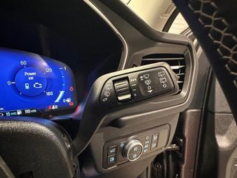 FORD KUGA 2.5 Duratec 14.4kWh Vignale SUV 5dr Petrol Plug-in Hybrid CVT Eu
