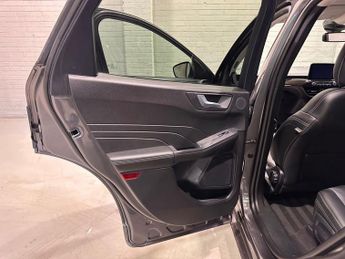 FORD KUGA 2.5 Duratec 14.4kWh Vignale SUV 5dr Petrol Plug-in Hybrid CVT Eu