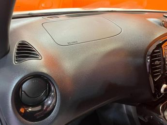 NISSAN JUKE 1.6 N-Connecta SUV 5dr Petrol XTRON Euro 6 (117 ps)