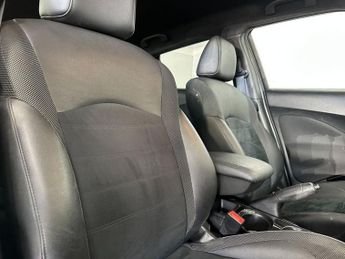 NISSAN JUKE 1.6 N-Connecta SUV 5dr Petrol XTRON Euro 6 (117 ps)
