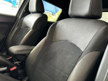 NISSAN JUKE 1.6 N-Connecta SUV 5dr Petrol XTRON Euro 6 (117 ps)