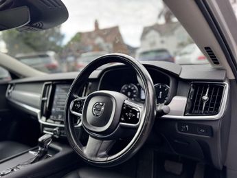 VOLVO S90 2.0 D4 Momentum Saloon 4dr Diesel Auto Euro 6 (s/s) (190 ps)