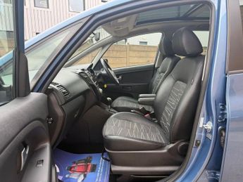 KIA VENGA 1.6 3 MPV 5dr Petrol Auto Euro 5 (Sat Nav) (123 bhp)