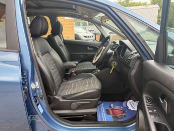 KIA VENGA 1.6 3 MPV 5dr Petrol Auto Euro 5 (Sat Nav) (123 bhp)